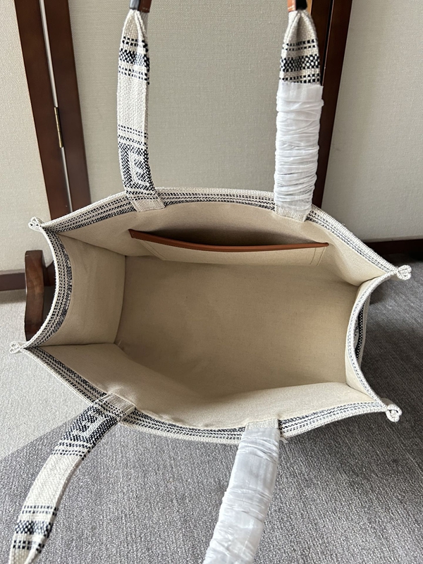 スーパーコピーブランドバッグ角部分ディテール